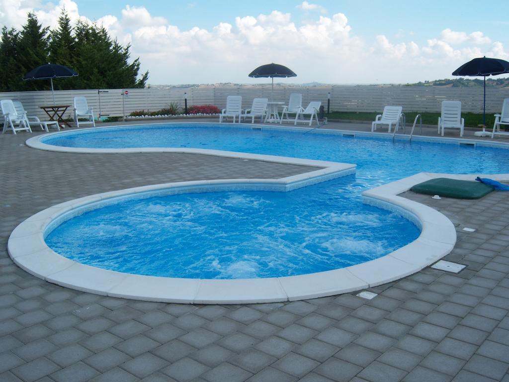 Agriturismo Lo Sgorzolo Pergola Luaran gambar