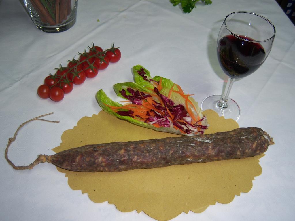 Agriturismo Lo Sgorzolo Pergola Luaran gambar
