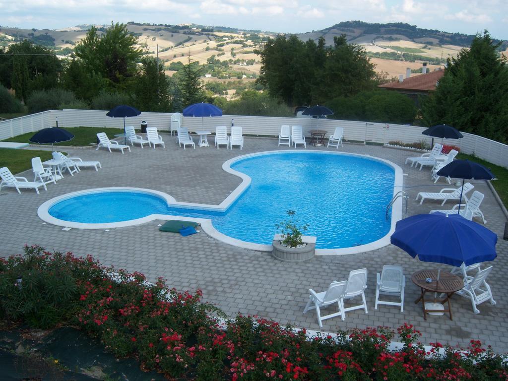 Agriturismo Lo Sgorzolo Pergola Luaran gambar